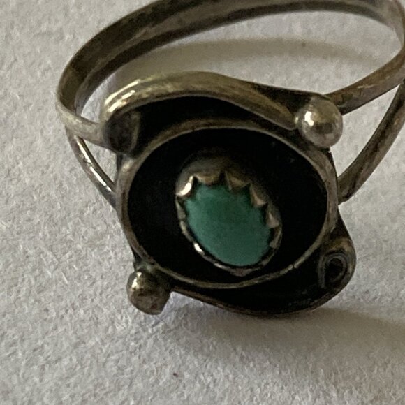 Vintage Turquoise Ring Dainty Silver Southwest Boho Rustic Patina Sz 6 - Picture 7 of 9